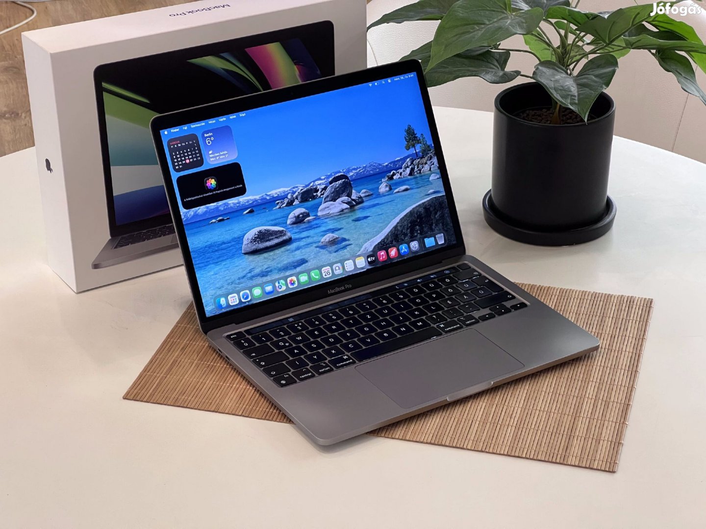 Hibátlan MacBook Pro 2020 M1 13 256GB 8GB 2 ÉV Garanciával