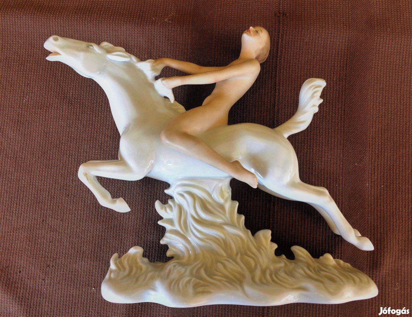 Hibátlan Wallendorf porcelán szobor, amazon nő lovon