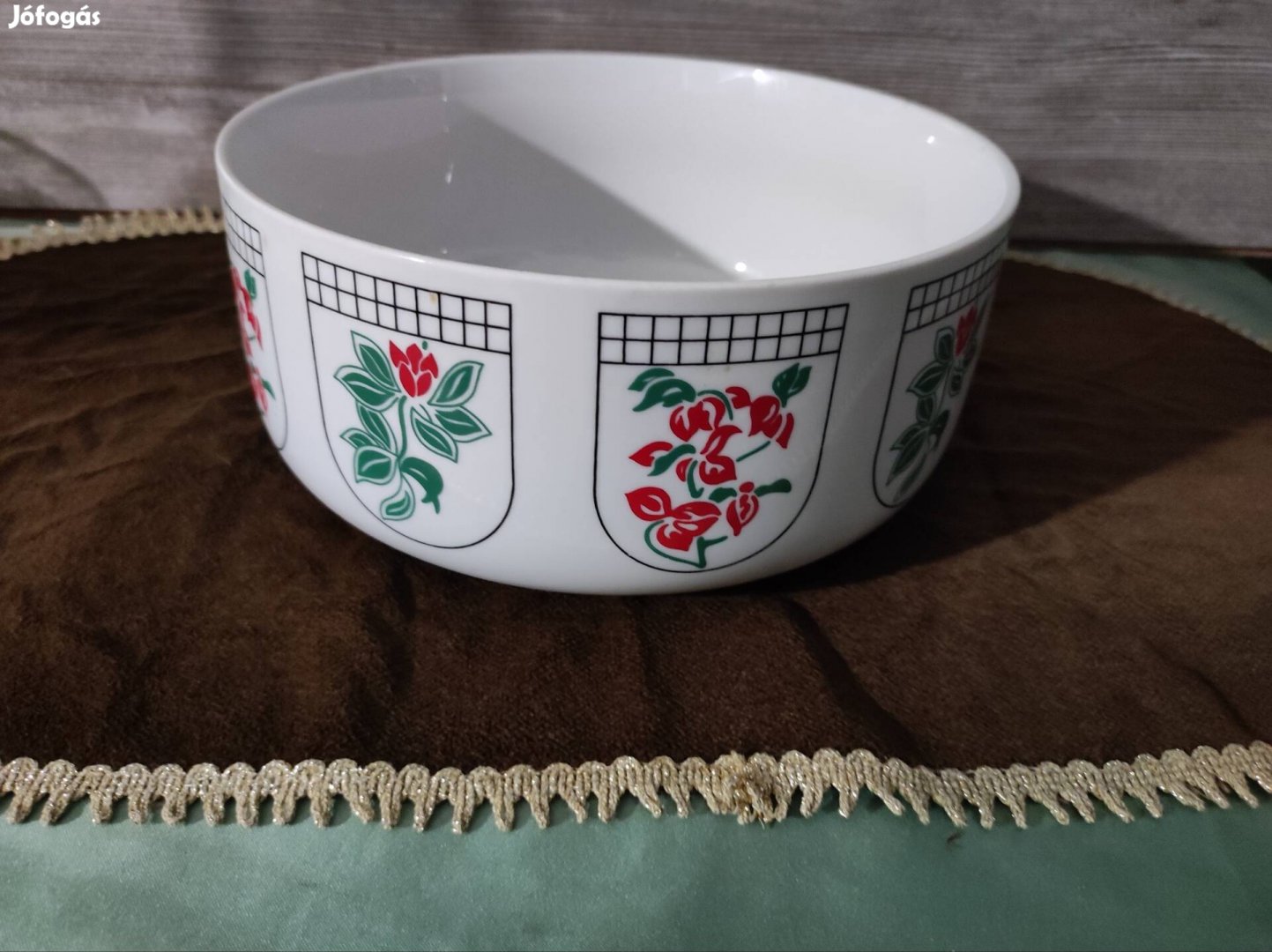 Hibátlan Zsolnay porcelán levesestál 