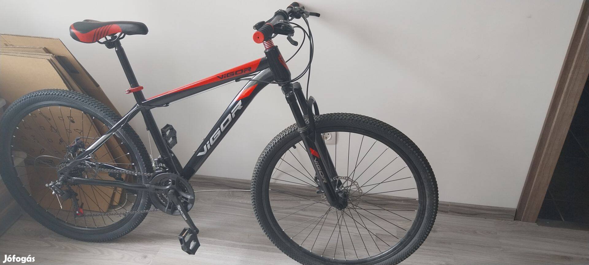 Hibátlan, 0km-es Vigor Mulu Mountain bike 27,5" (fekete-piros)