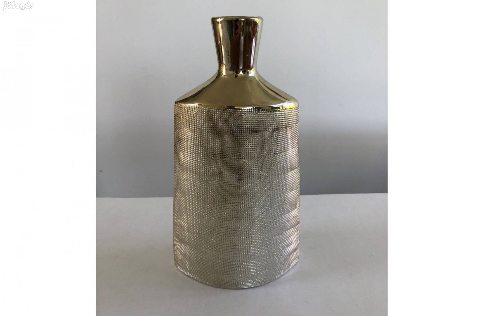 Hibátlan, modern, nagyméretű, ezüst színű kerámia váza Yala