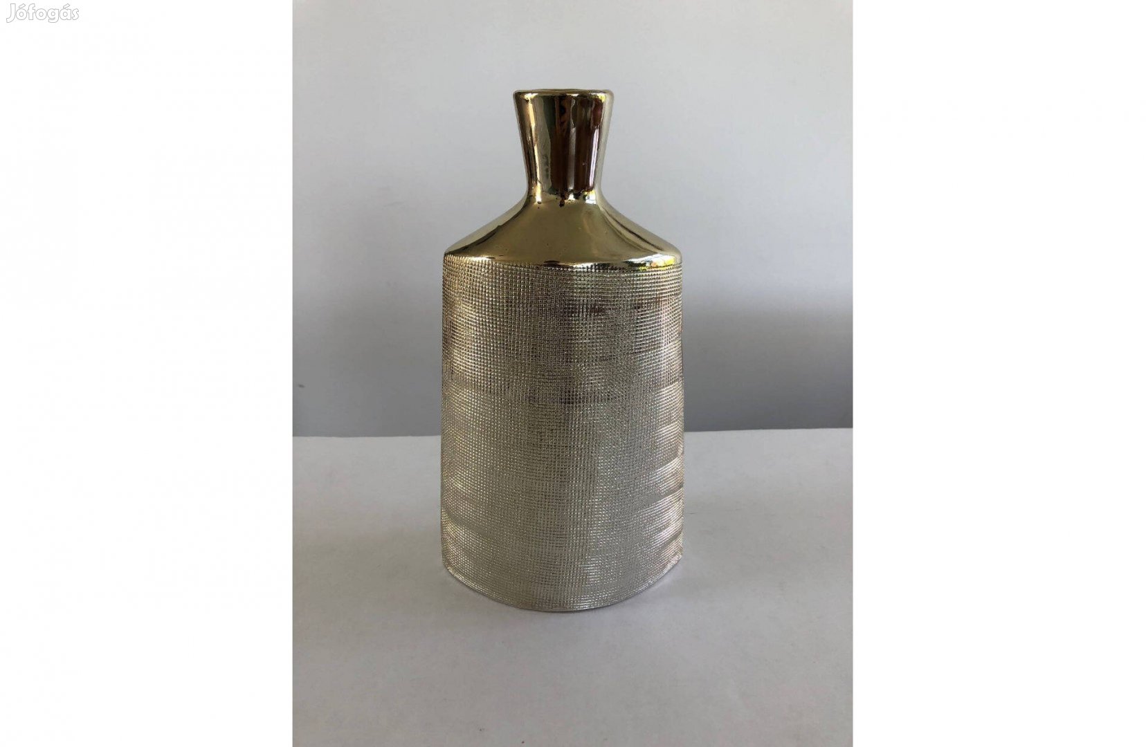 Hibátlan, modern, nagyméretű, ezüst színű kerámia váza (Yala Design)