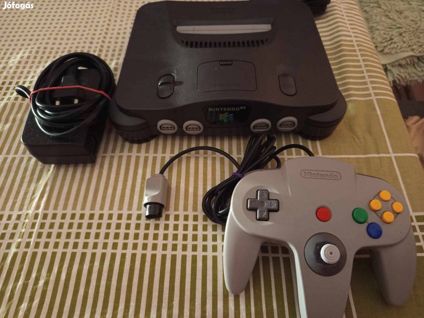 Hibátlan állapotú Nintendo 64 konzol + Joystick