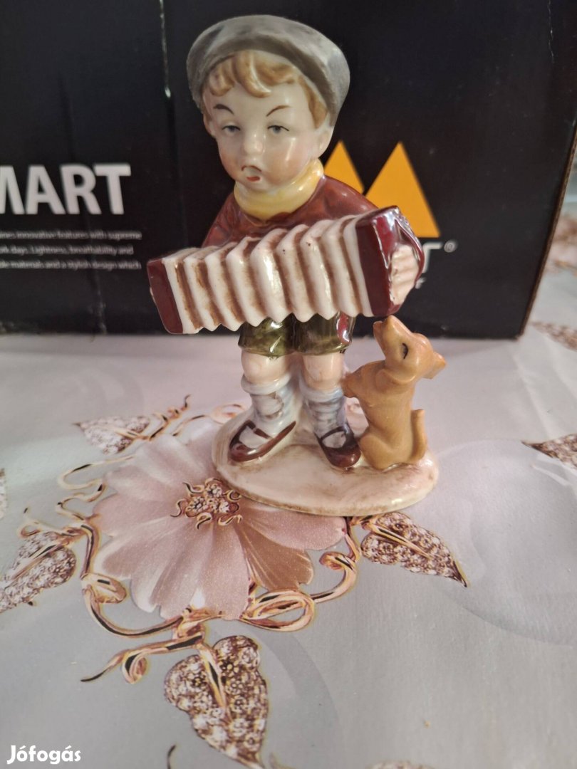 Hibátlan bertram porcelán figura