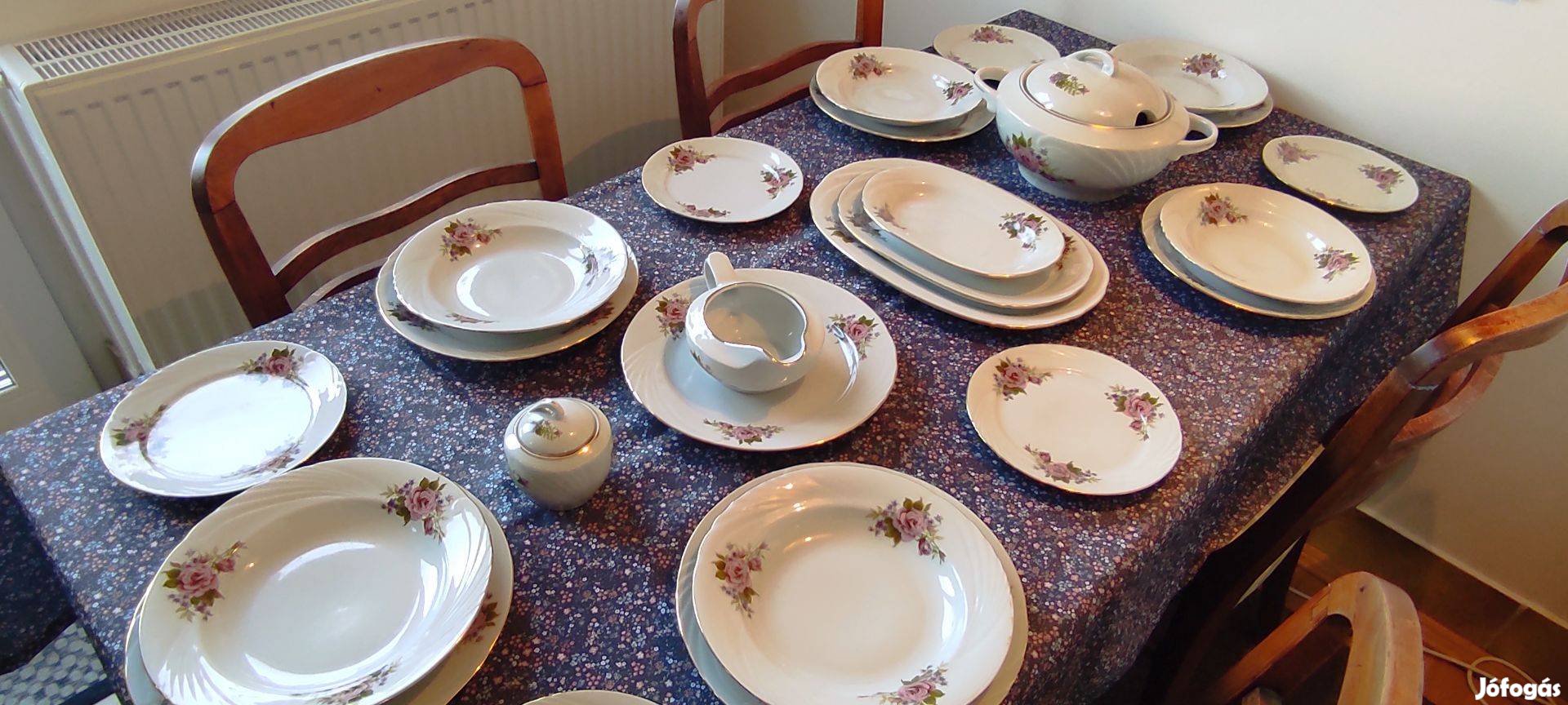 Hibátlan és hiánytalan egyedi porcelán étkészlet ünnepi alkalmakra