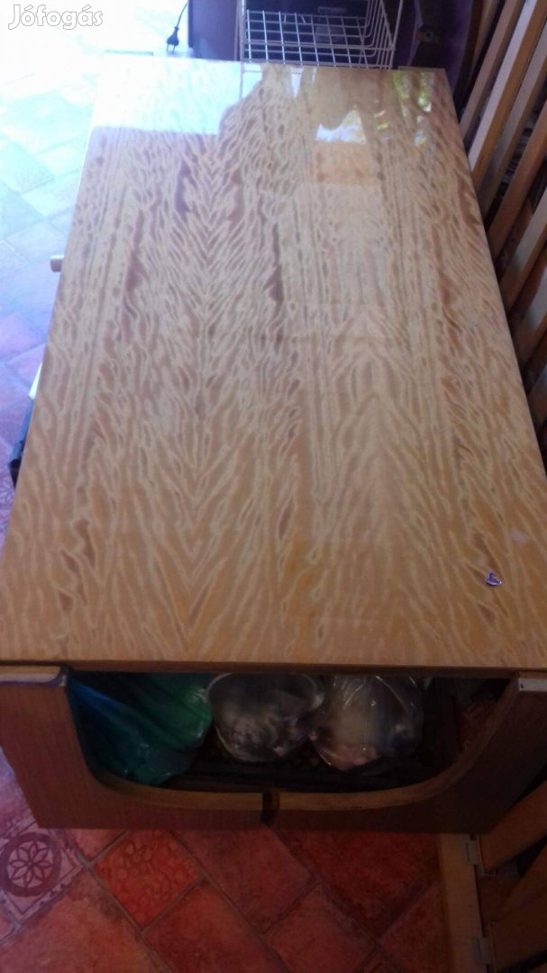 Hibátlan gurulós dohányzó asztal 110x50cm 55 magas 80-as