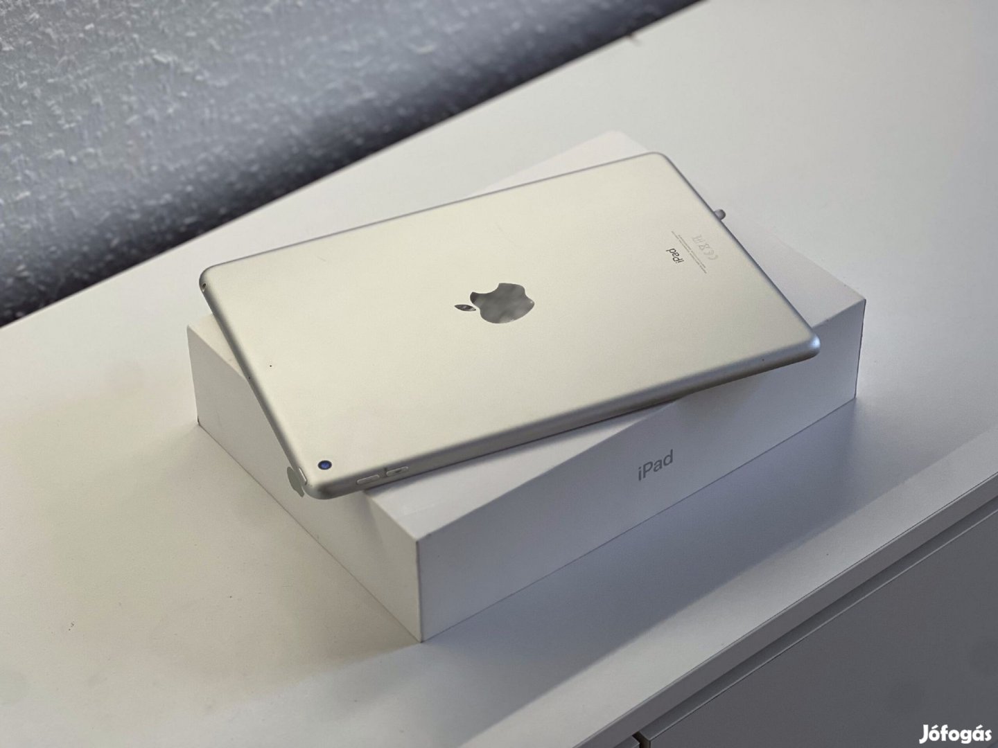 Hibátlan iPad 7th Generáció Silver 32GB 2 Év Garanciával Számlával