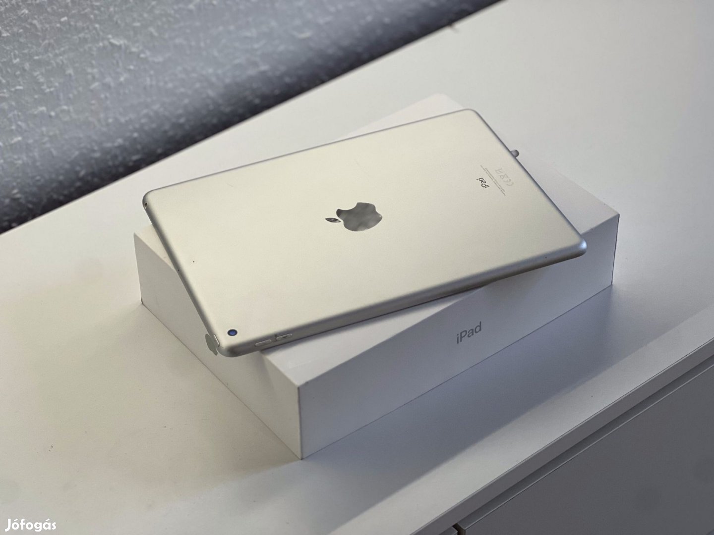 Hibátlan iPad 7th Generáció Silver 32GB 2 Év Garanciával Számlával