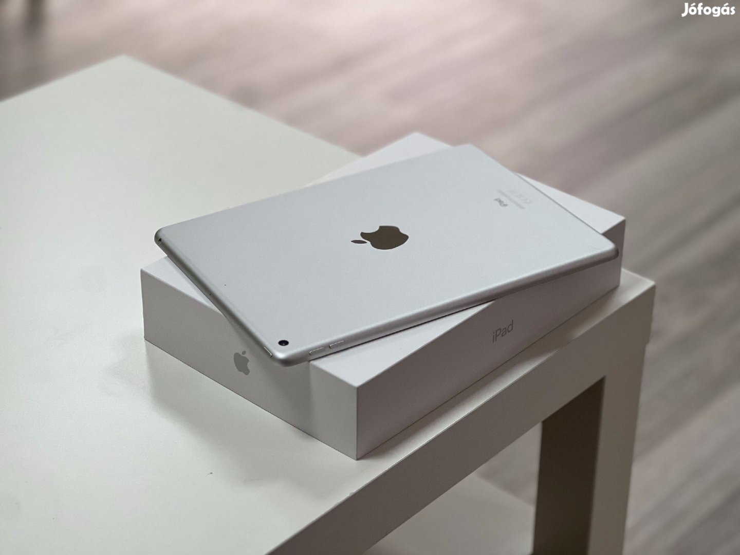 Hibátlan iPad 8th Generáció Silver 128GB 2 Év Garanciával Számlával