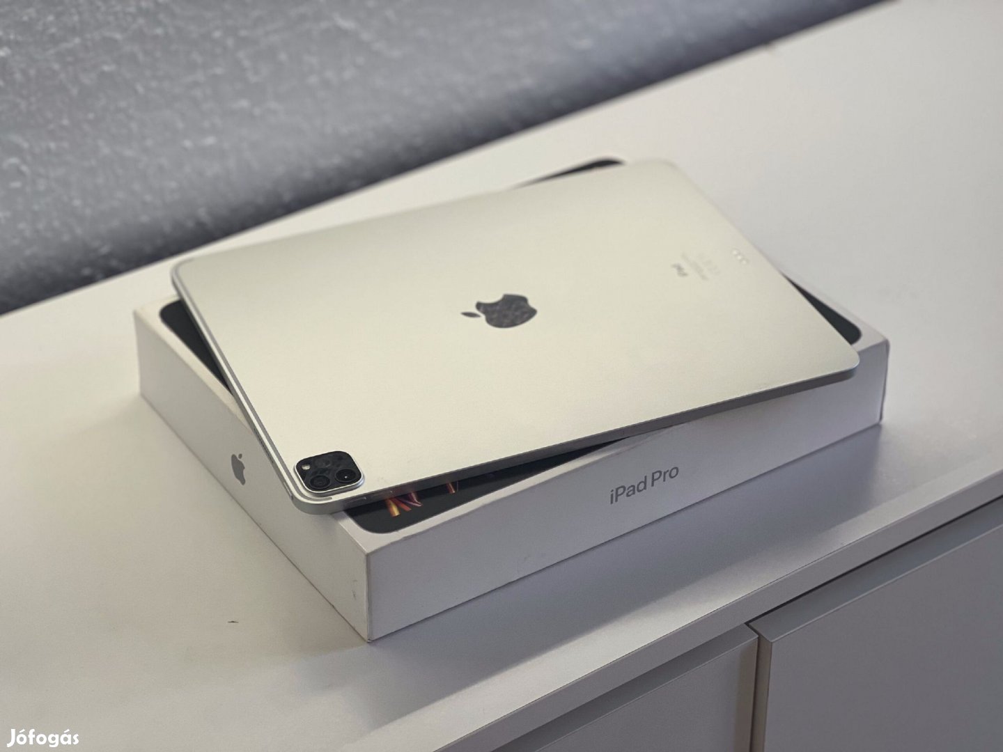 Hibátlan iPad Pro 5th Generáció Silver 12,9 128GB 2 Év Garanciával