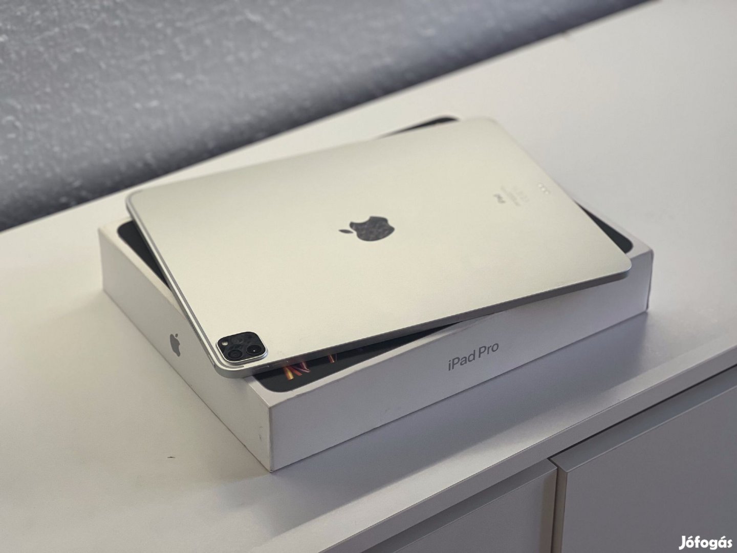 Hibátlan iPad Pro 5th Generáció Silver 12,9 128GB 2 Év Garanciával