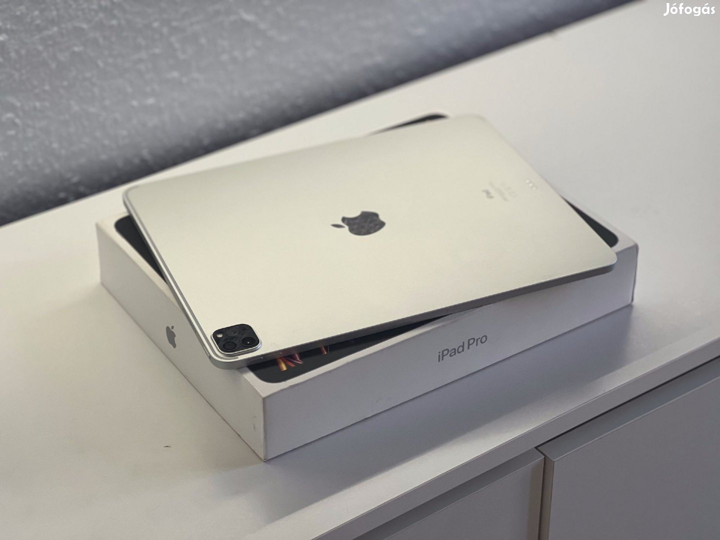 Hibátlan iPad Pro 5th Generáció Silver 12,9 128GB 2 Év Garanciával