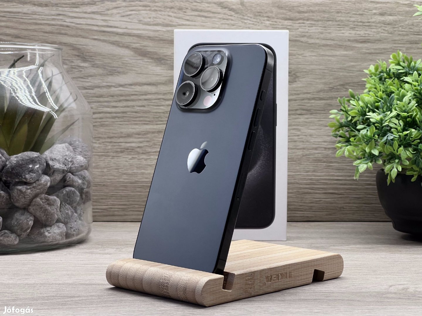 Hibátlan iPhone 15 Pro Black Titanium 256GB 2 ÉV Garanciával