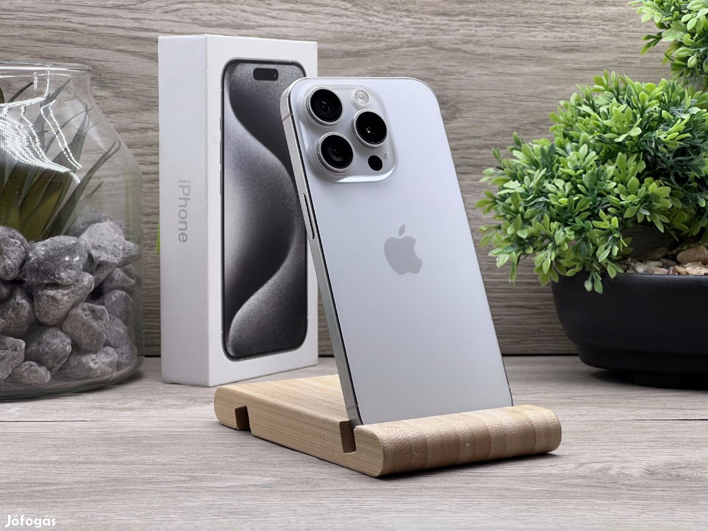 Hibátlan iPhone 15 Pro White Titanium 256GB 2 ÉV Garanciával