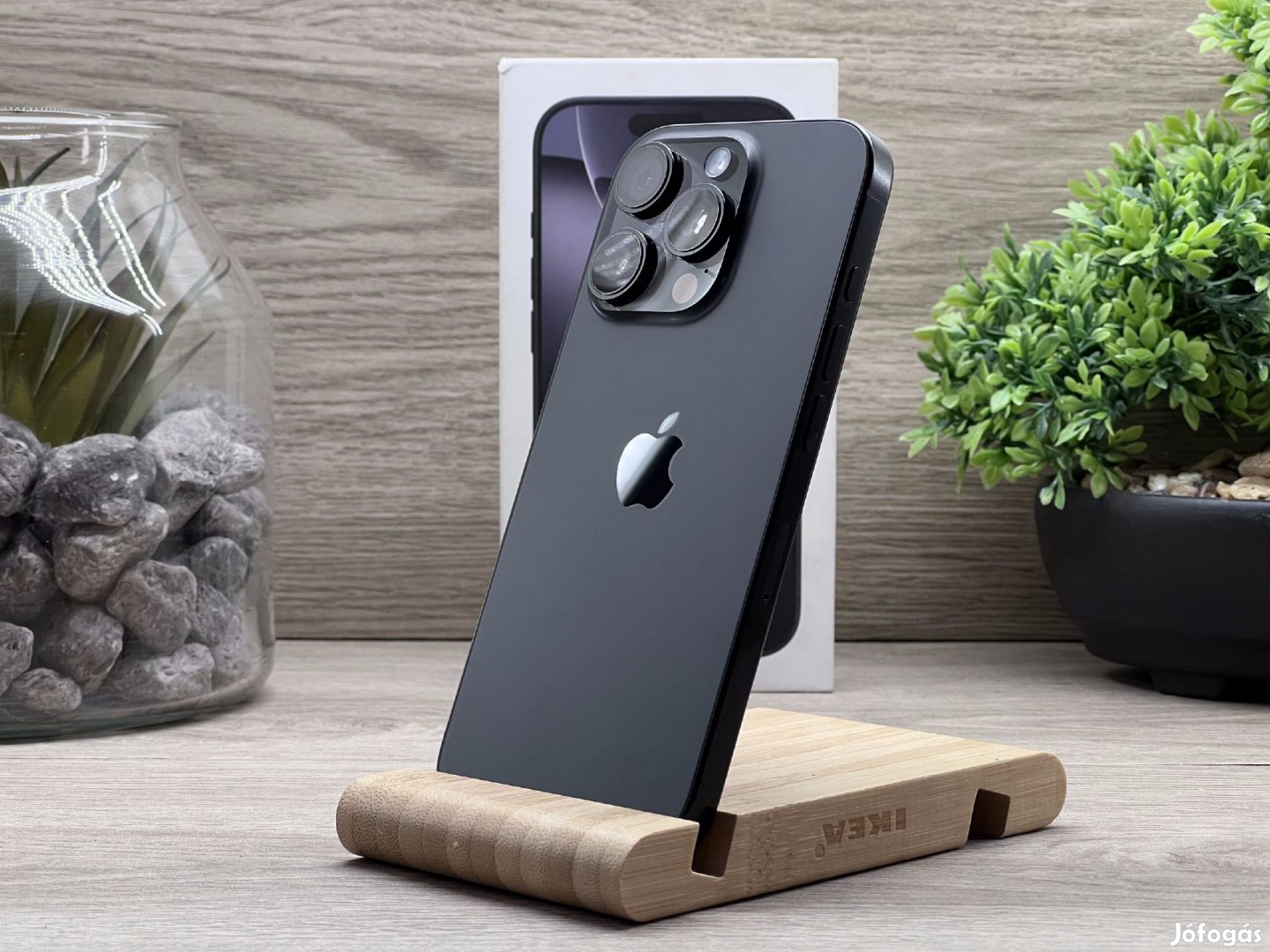 Hibátlan iPhone 16 Pro Black Titanium 256GB 2 ÉV Garanciával