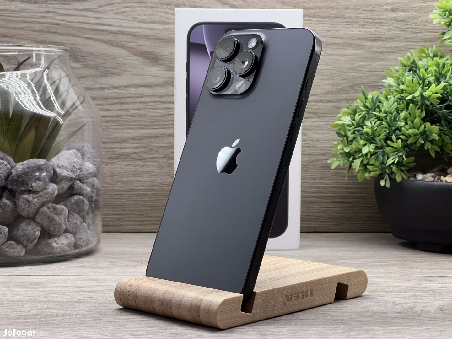 Hibátlan iPhone 16 Pro Max Black Titanium 256GB 2 ÉV Garanciával