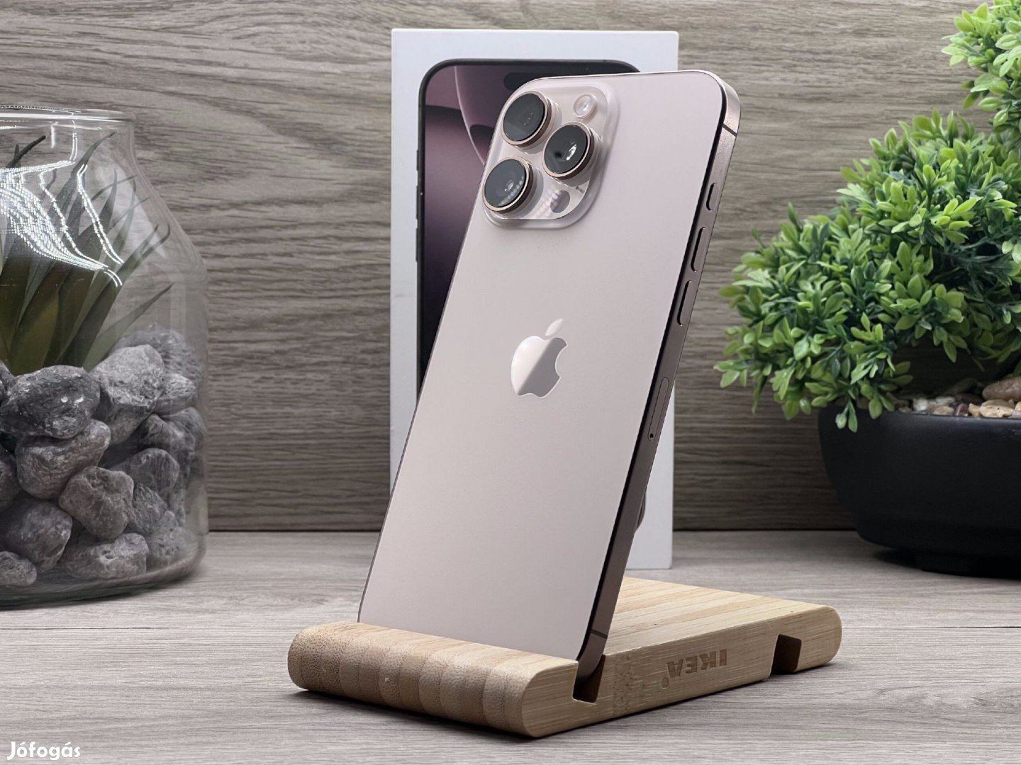 Hibátlan iPhone 16 Pro Max Desert Titanium 256GB 2 ÉV Garanciával