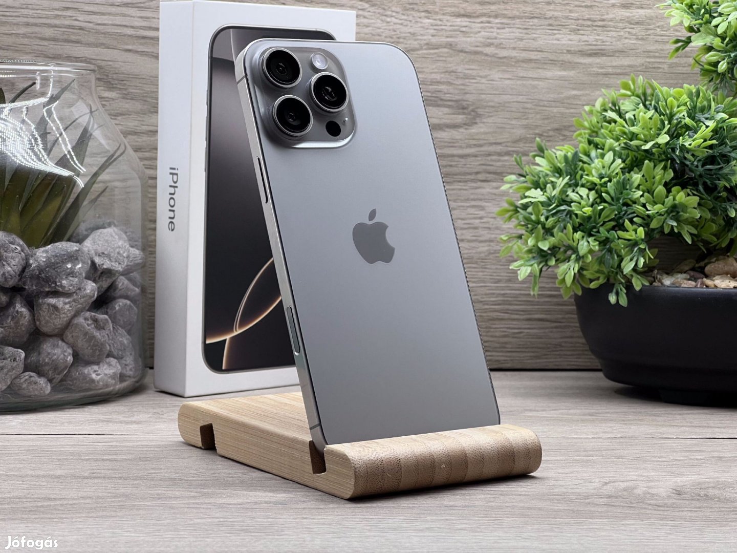 Hibátlan iPhone 16 Pro Max Natural Titanium 256GB 2 ÉV Garanciával