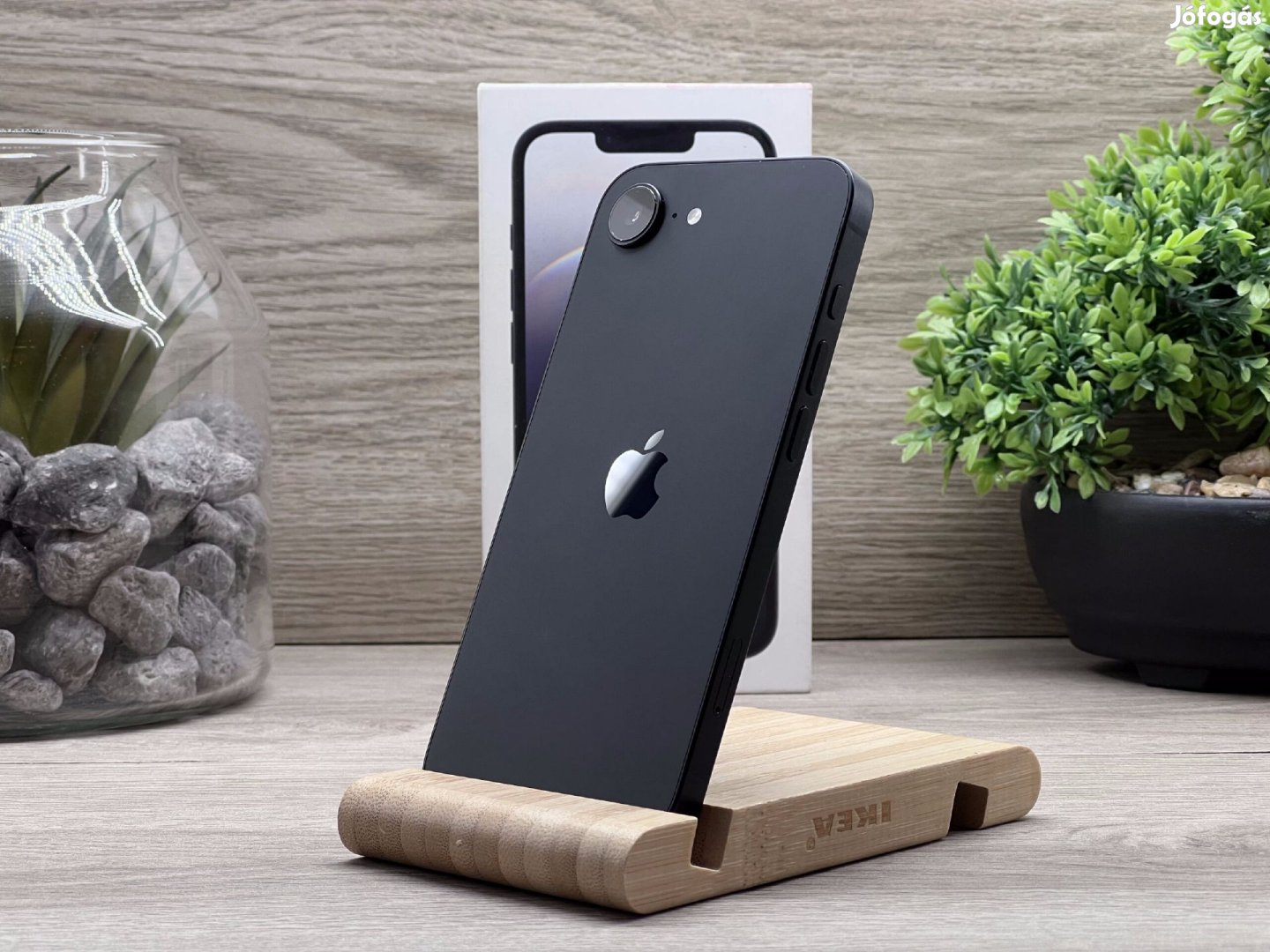 Hibátlan iPhone 16e Black 128GB 2 ÉV Garanciával Számlával Aksi 100%