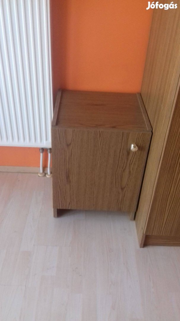 Hibátlan retro éjjeli szekrények párba