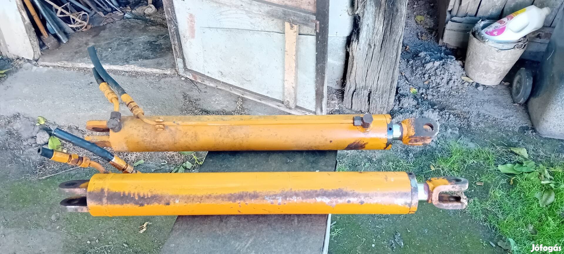 Hidraulika munkahenger 2db eladó 