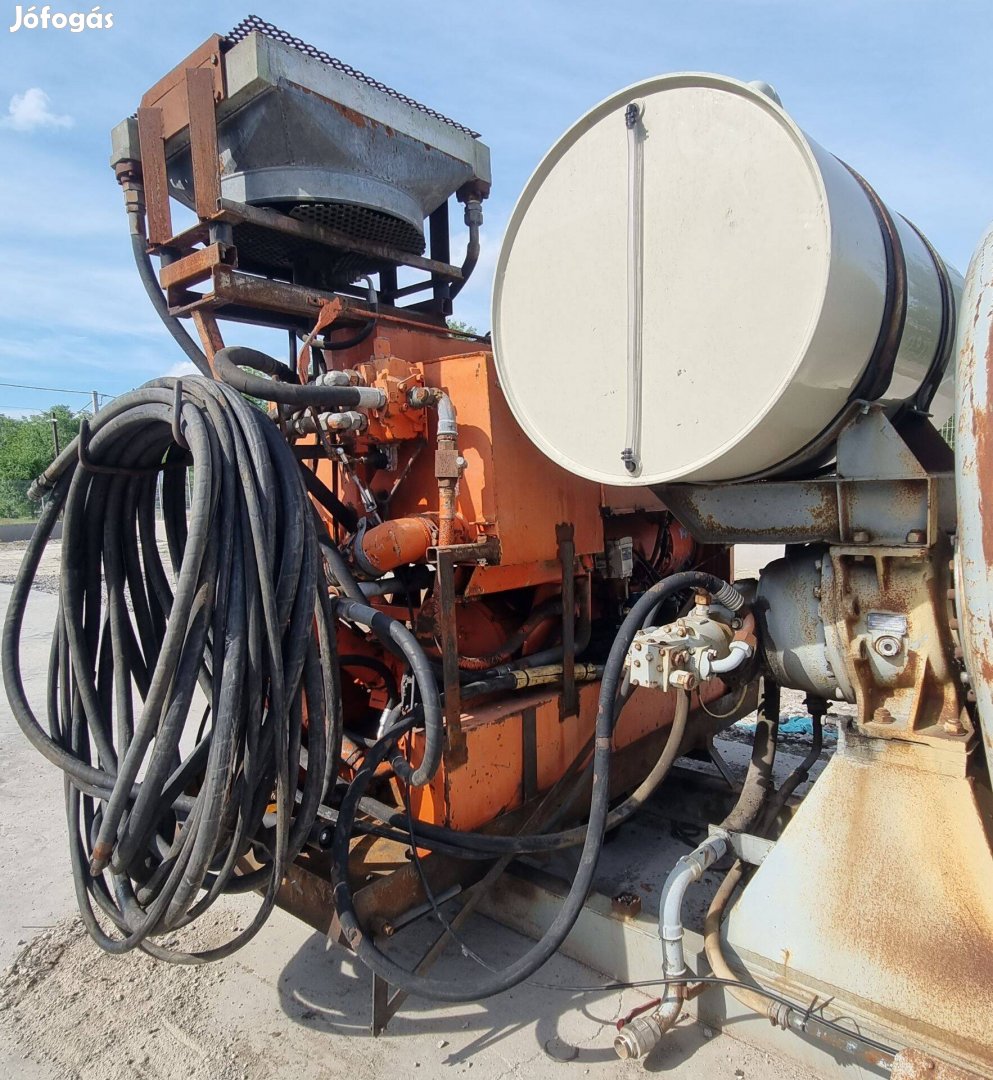 Hidraulikaaggregát és 6 hengeres Deutz motoros betonmixer 9 m3