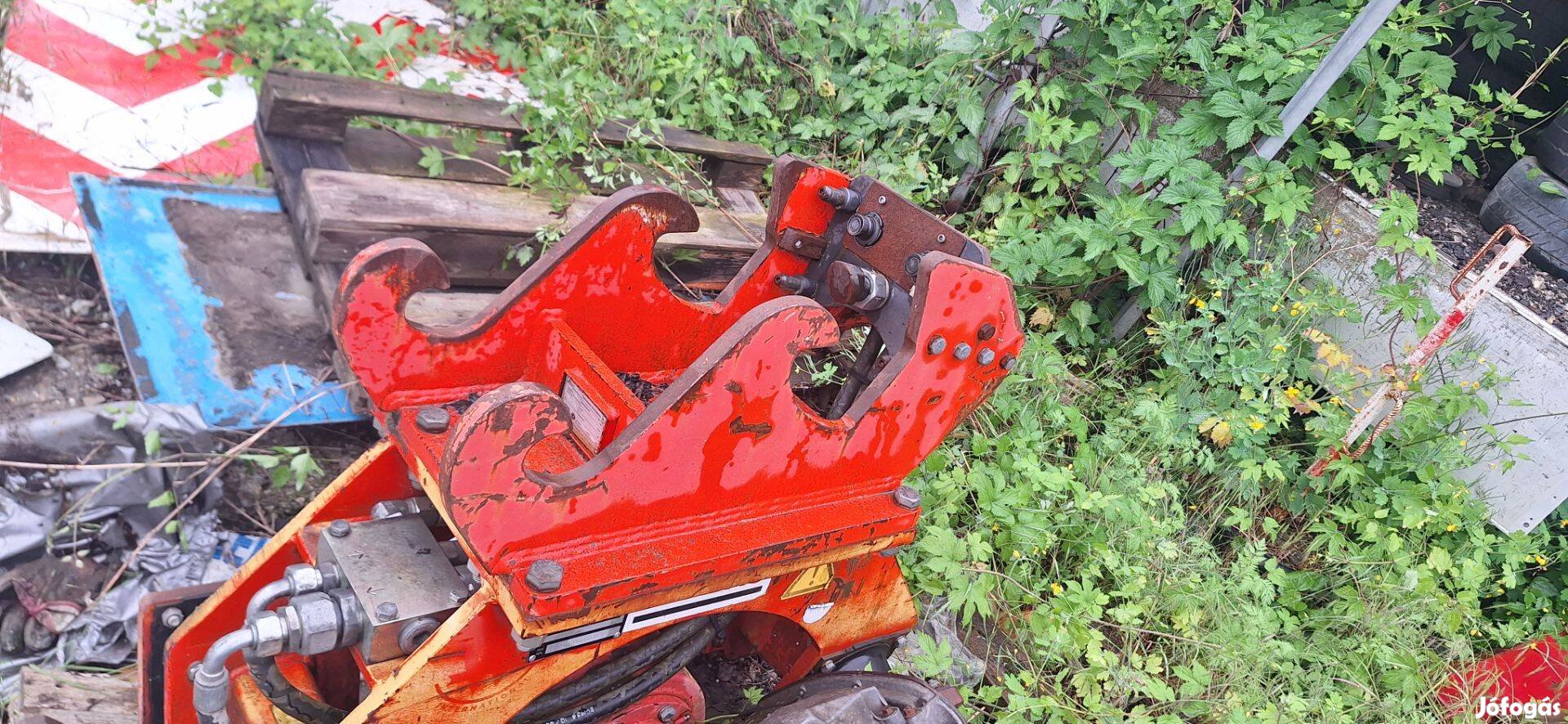Hidraulikus gépre szerelhető lapvibrátor
