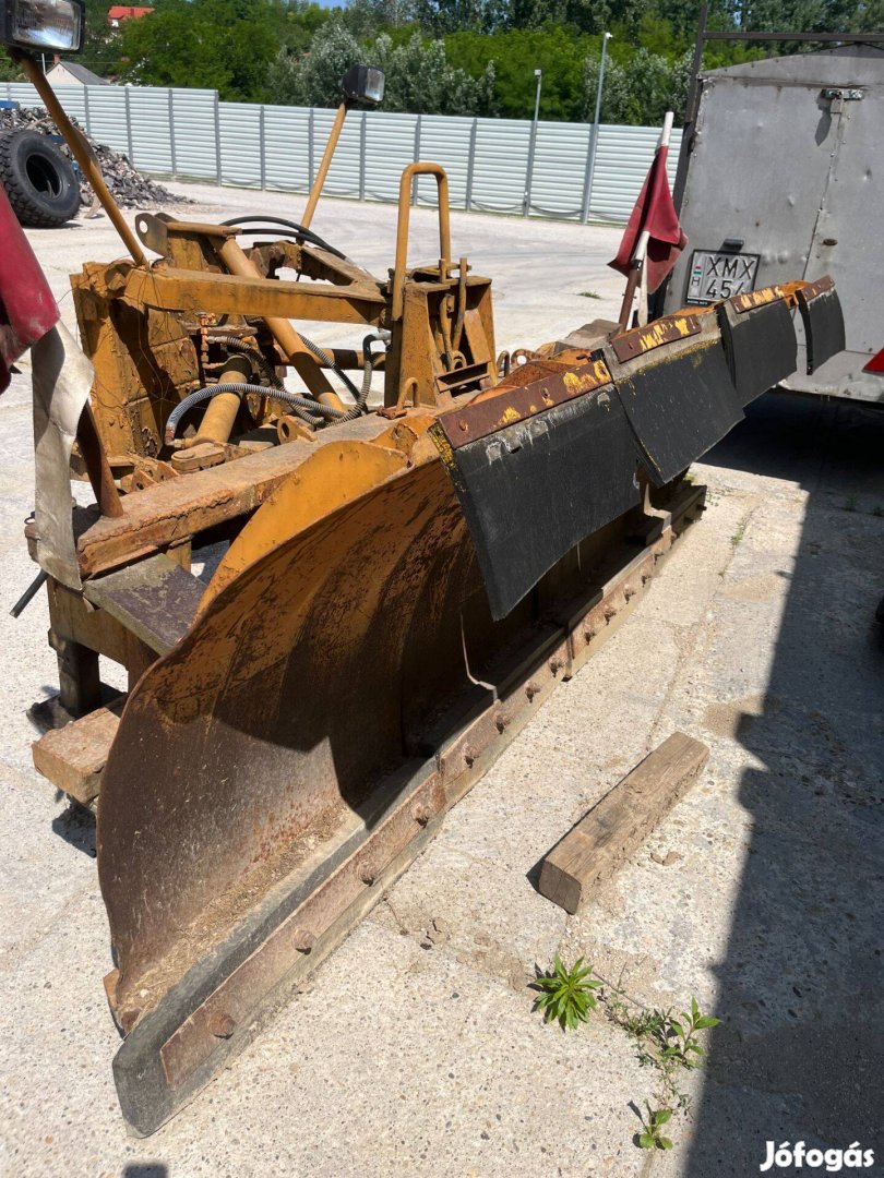 Hidraulikus hótoló lap traktorra