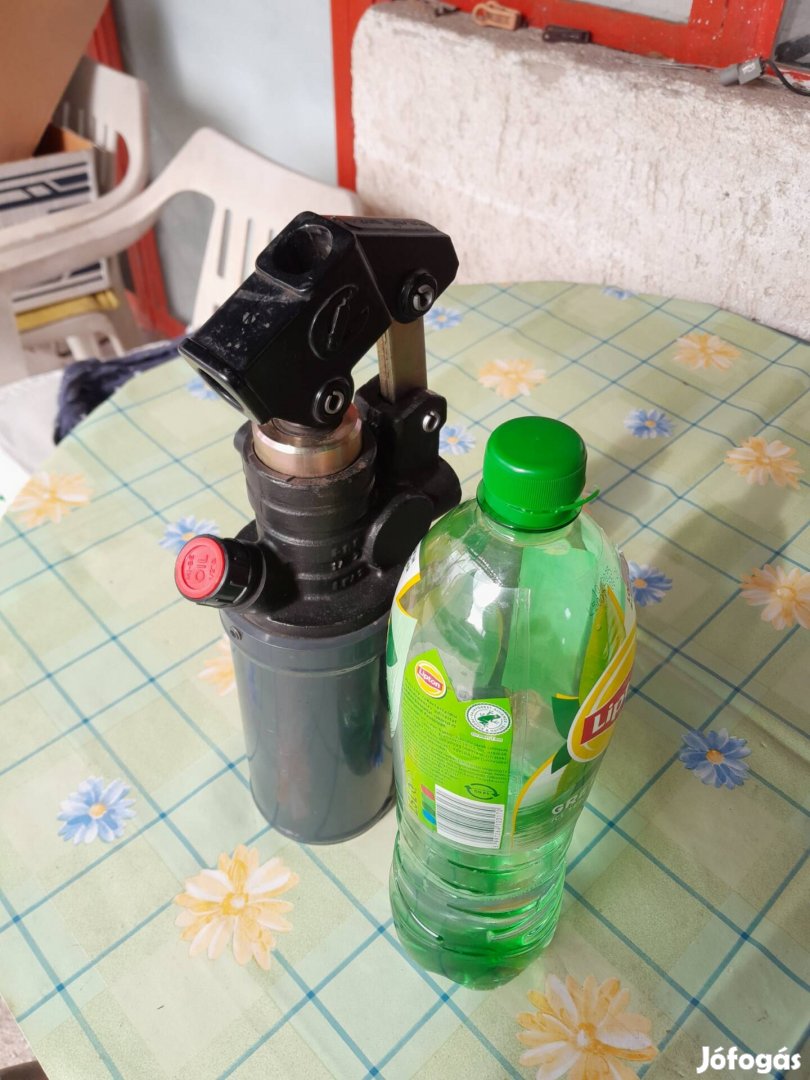 Hidraulikus kézi pumpa, plató billentő. 