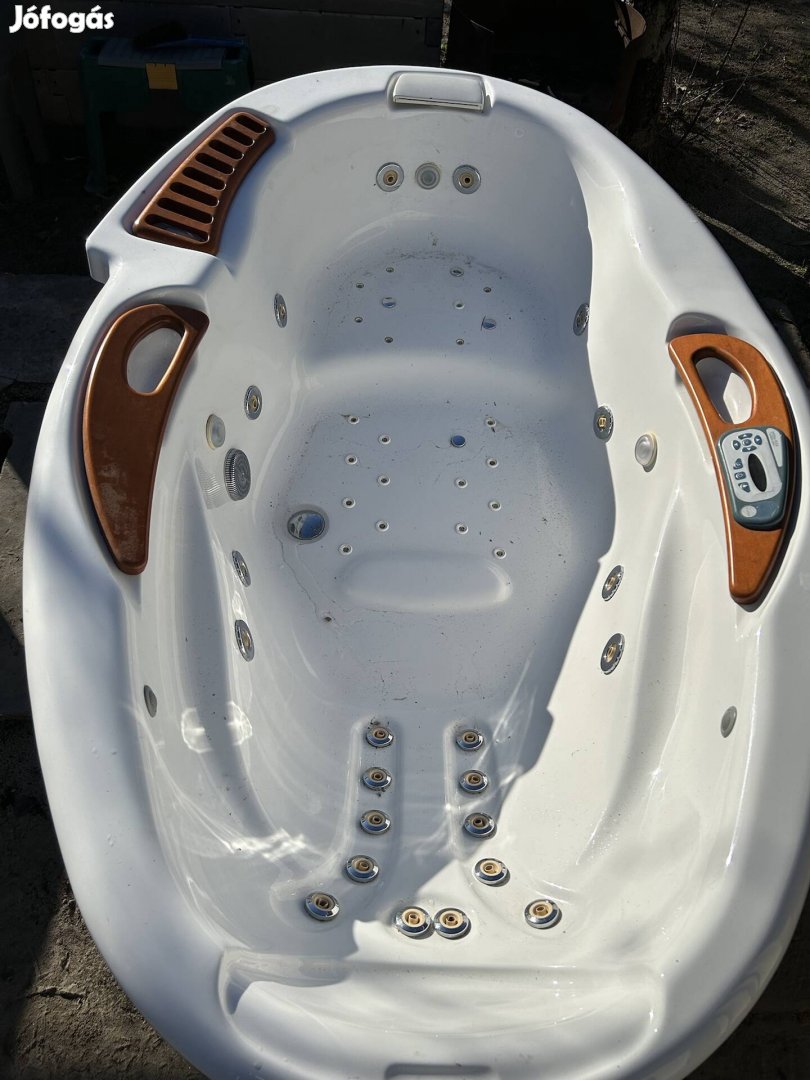 Hidromasszázs kád jakuzzi
