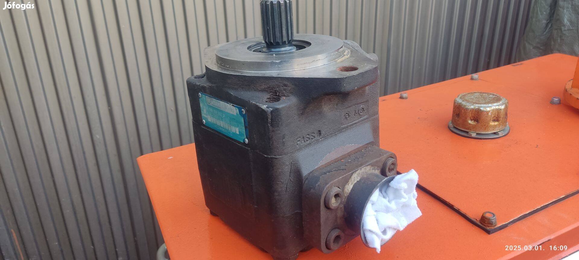 Hidroszivattyú T6D 028