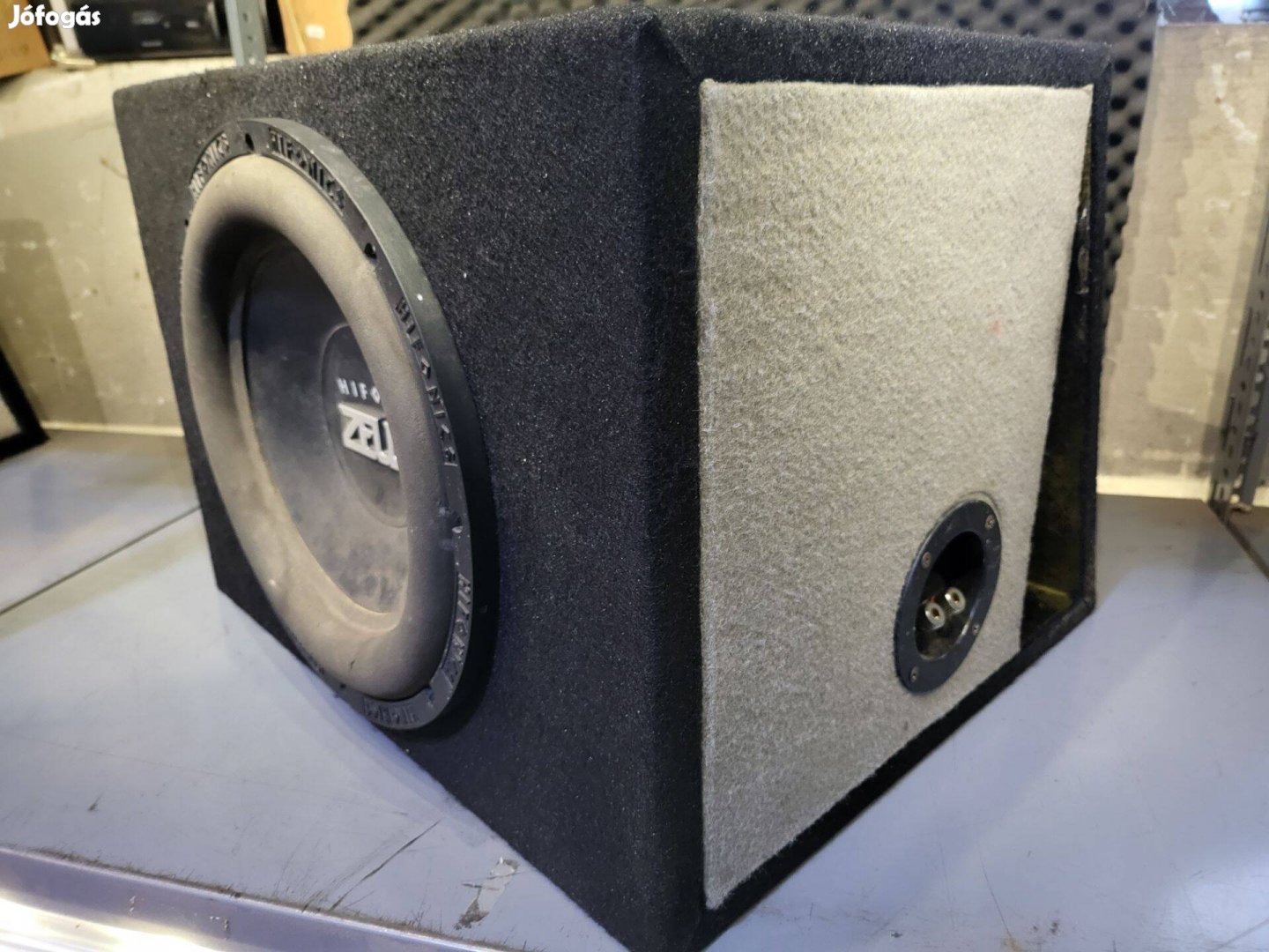 Hifonics Zeus mélyláda (450W rms)