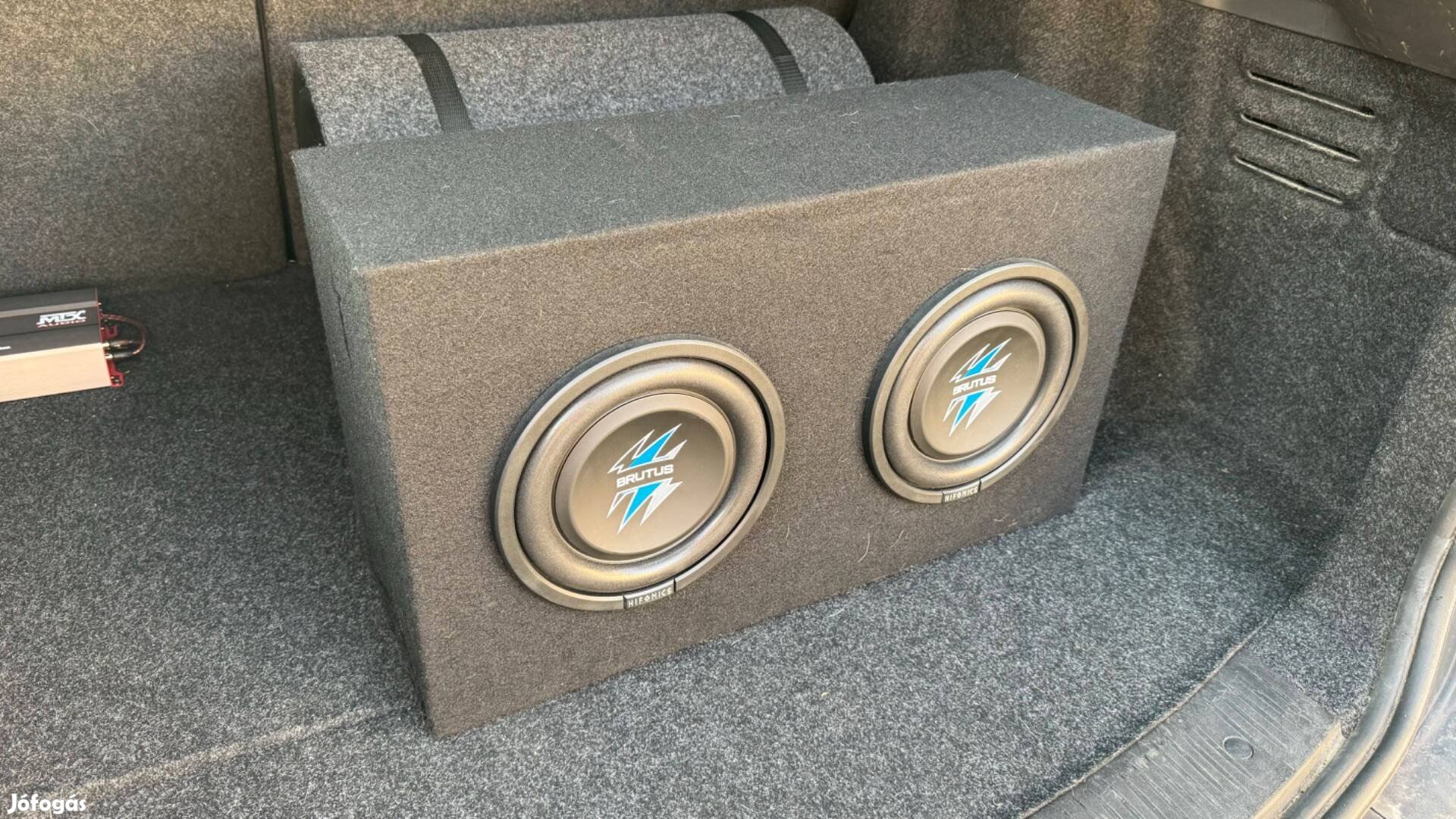 Hifonics mélyláda - 400W rms, 2x2Ohm, egyedi láda!