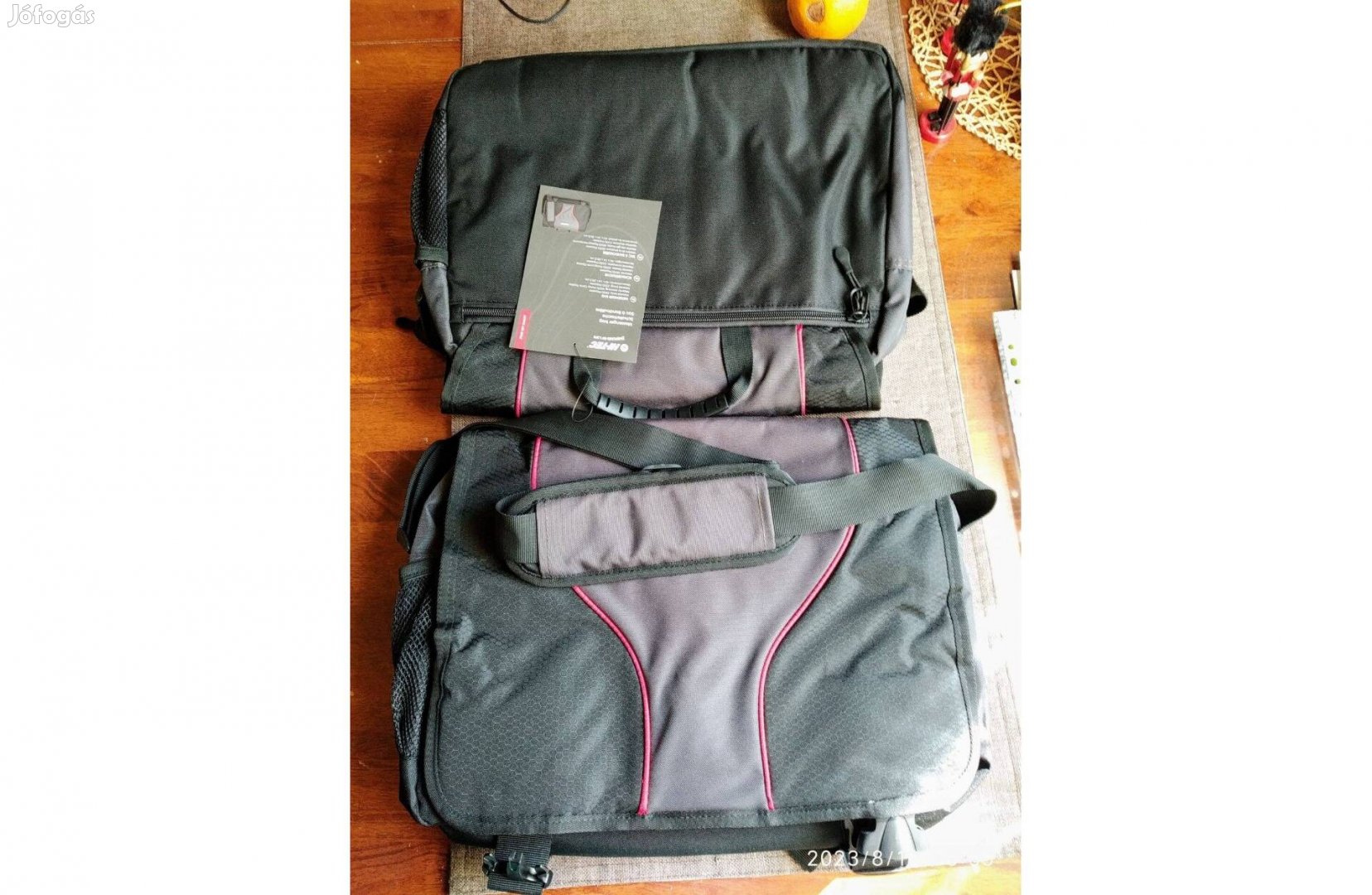 High tech prémium laptop táska Új cimkés nagy központi fakk benne párn