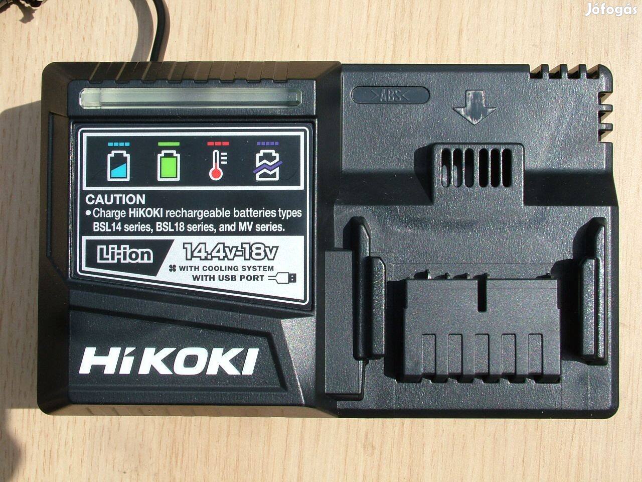 Hikoki UC18YSL3 akkutöltő