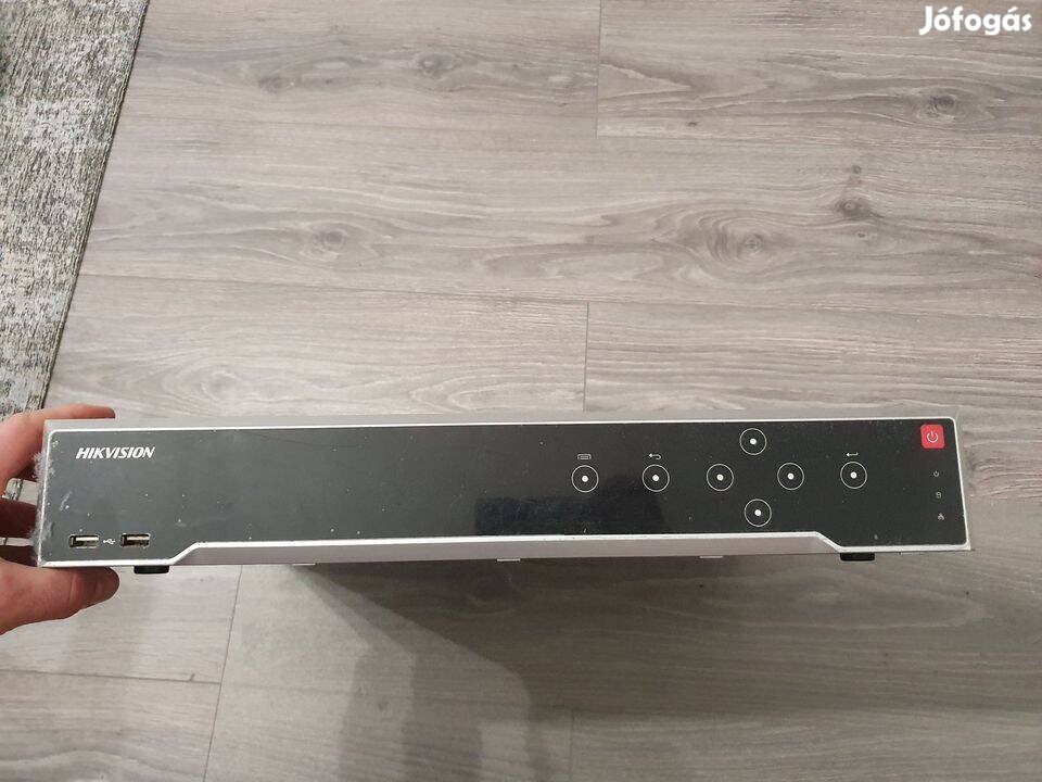 Hikvision 32 csatornás Nvr DS-7732NI-I4