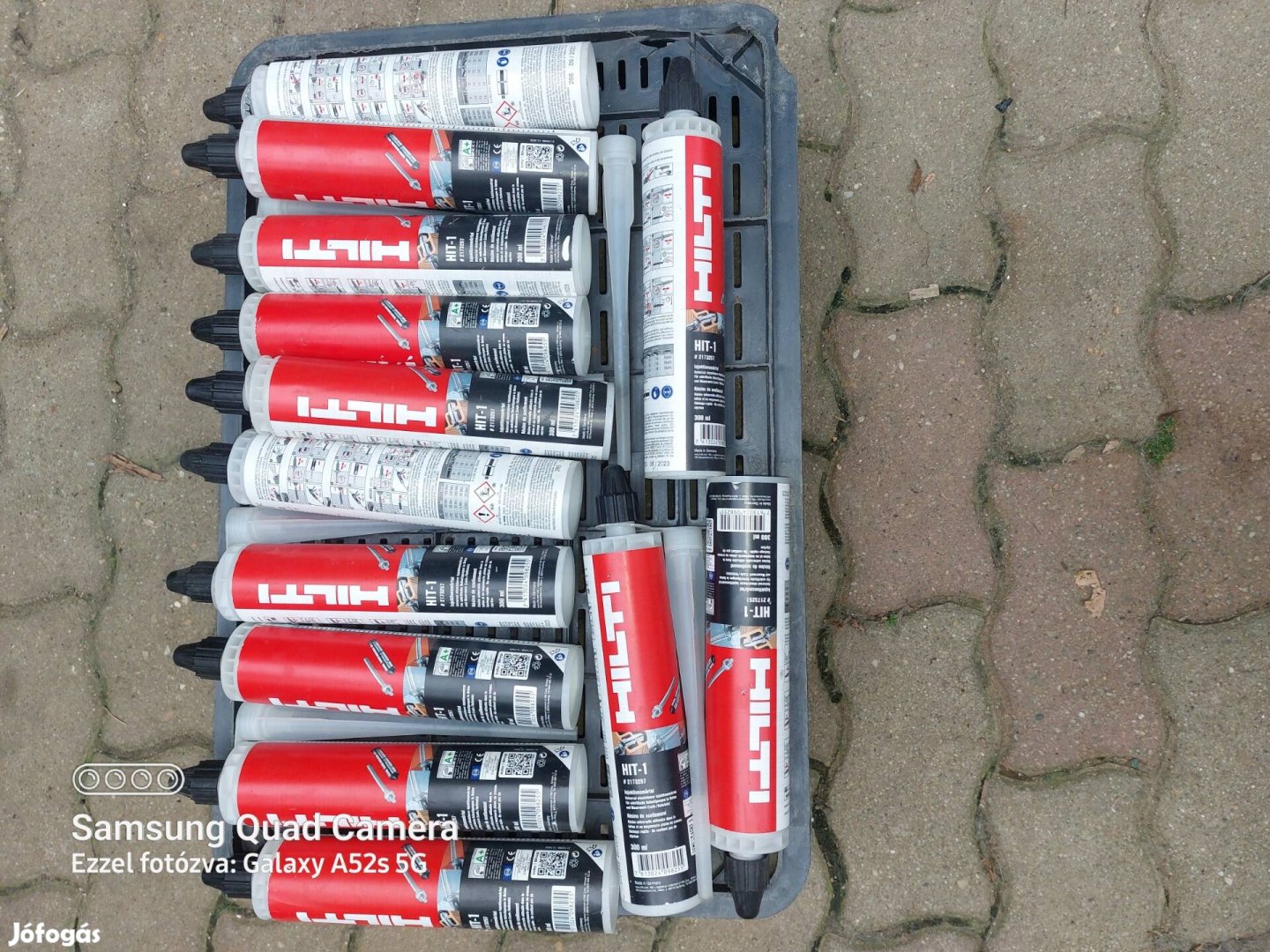 Hilti ,folyékony dübel 