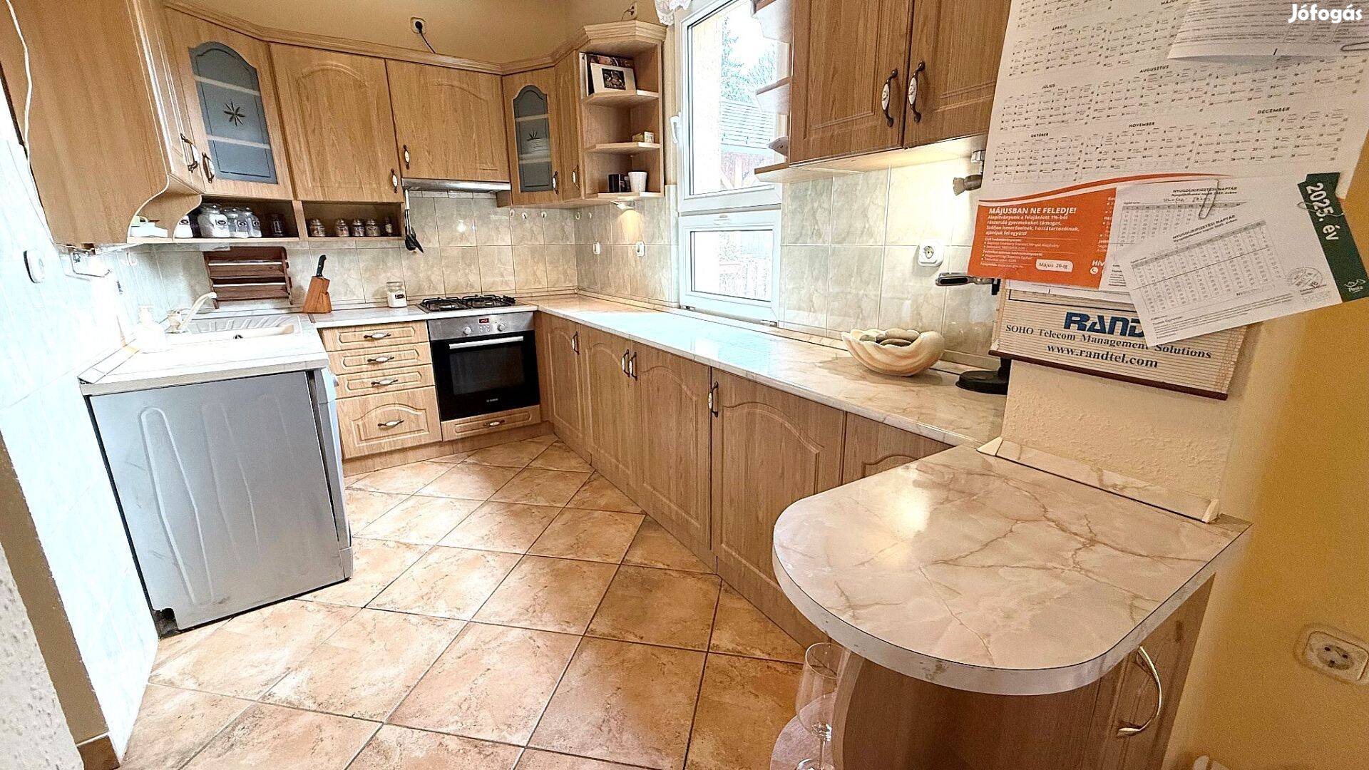 Hímesben 105 nm-es 2 szoba-nappalis családi ikerház eladó