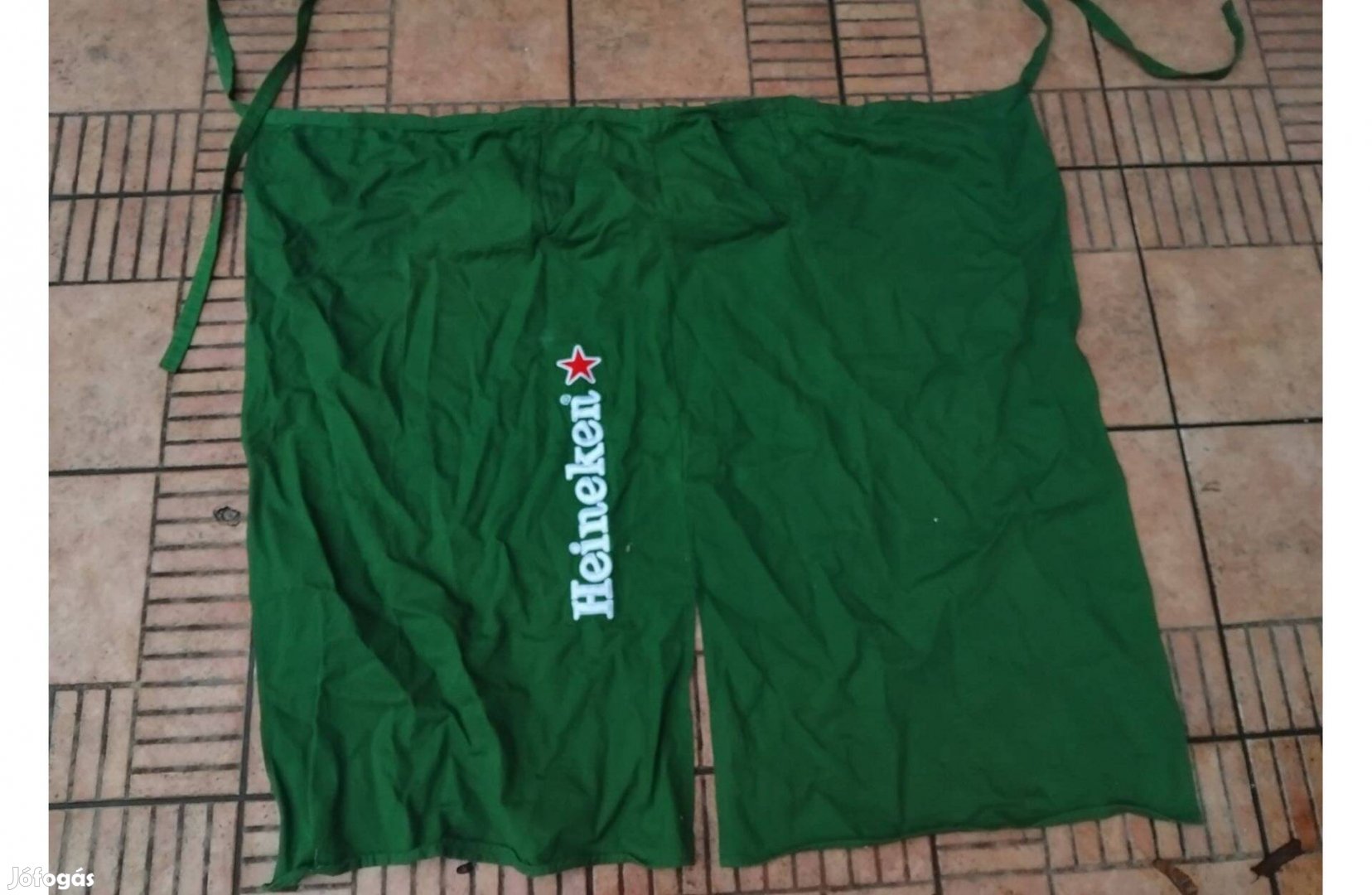 Hímzett Heineken kötény