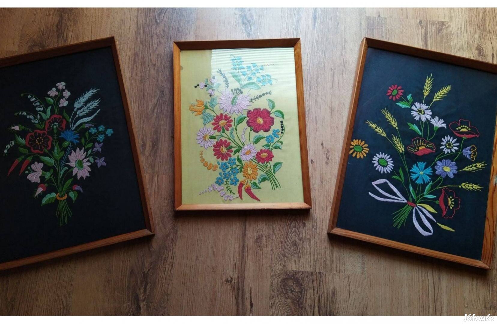 Hímzett faliképek, retró dísztárgy, hagyaték
