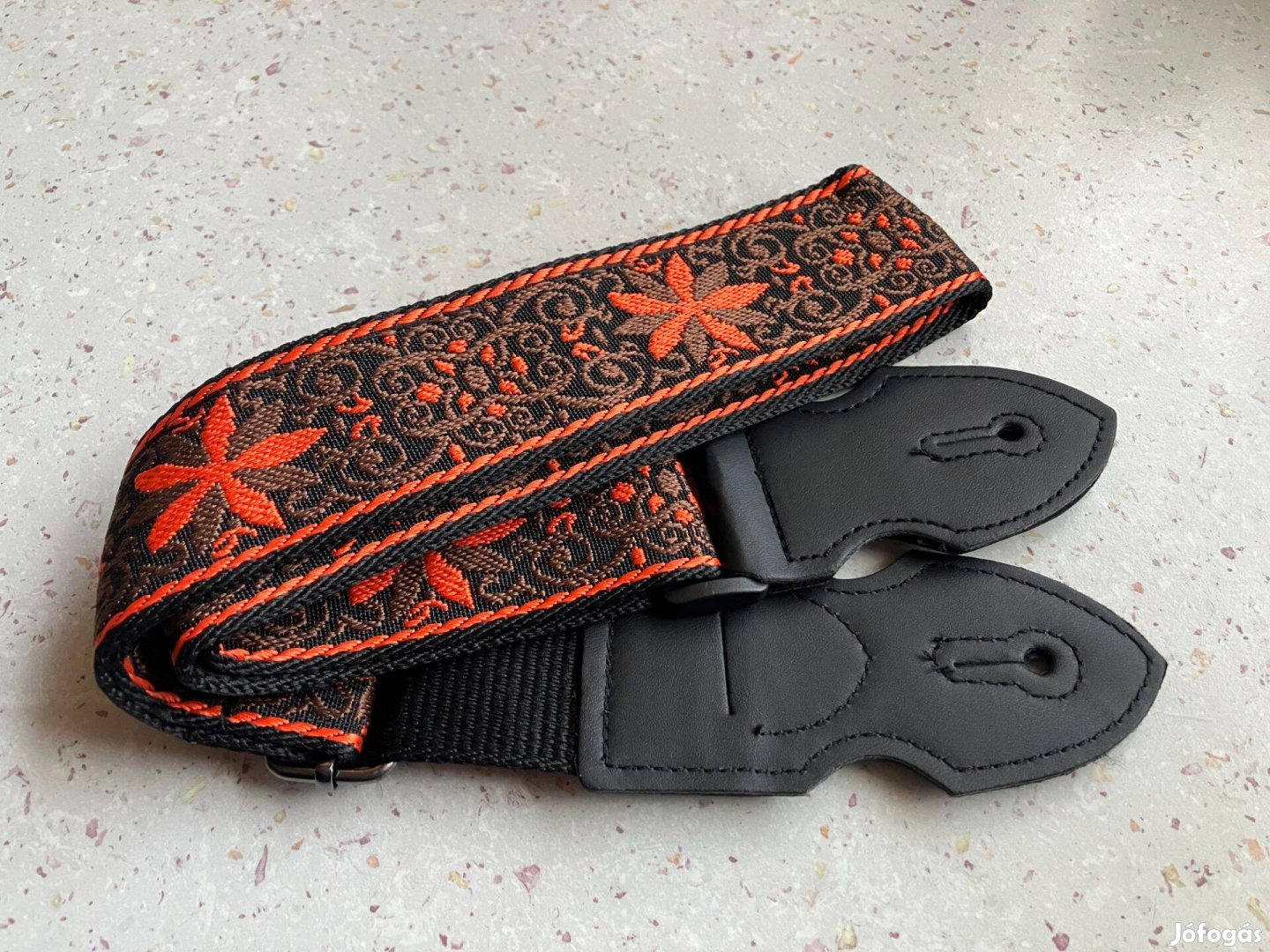 Hímzett gitár heveder