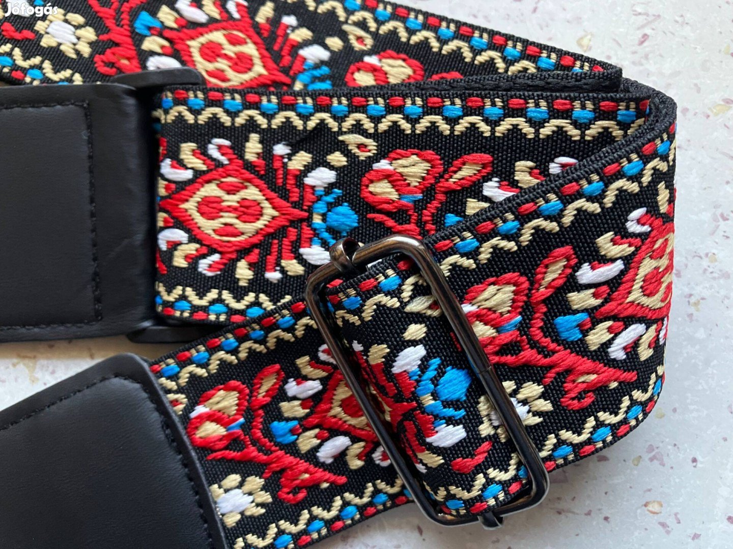 Hímzett gitár hevederhátpánt, fém csattal