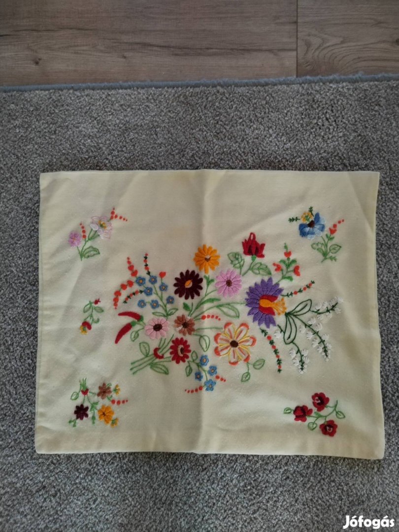 Hímzett kispárna huzat 50 x41 cm 