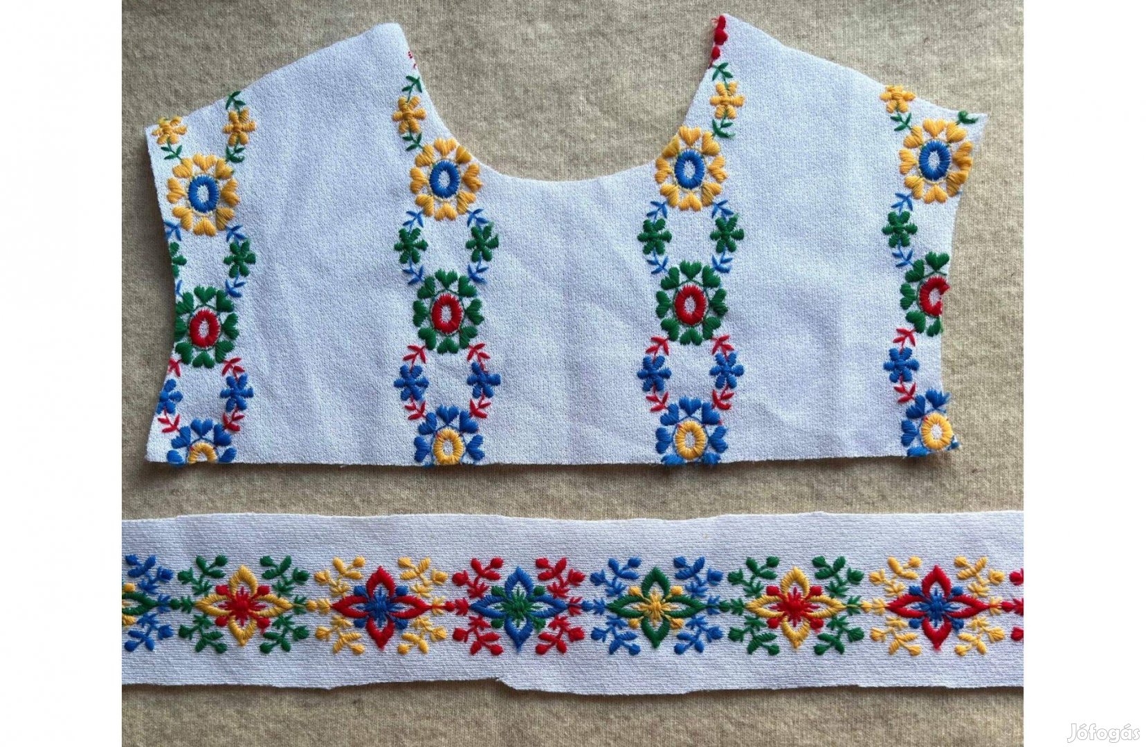 Hímzett lányka ruhabetét