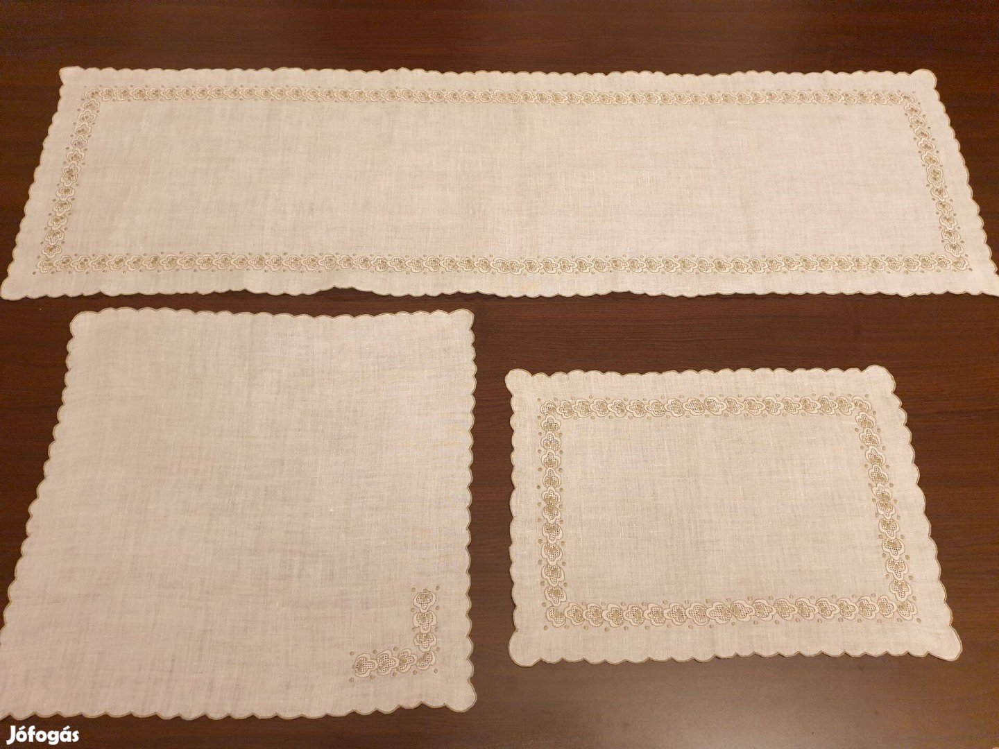 Hímzett terítő szett