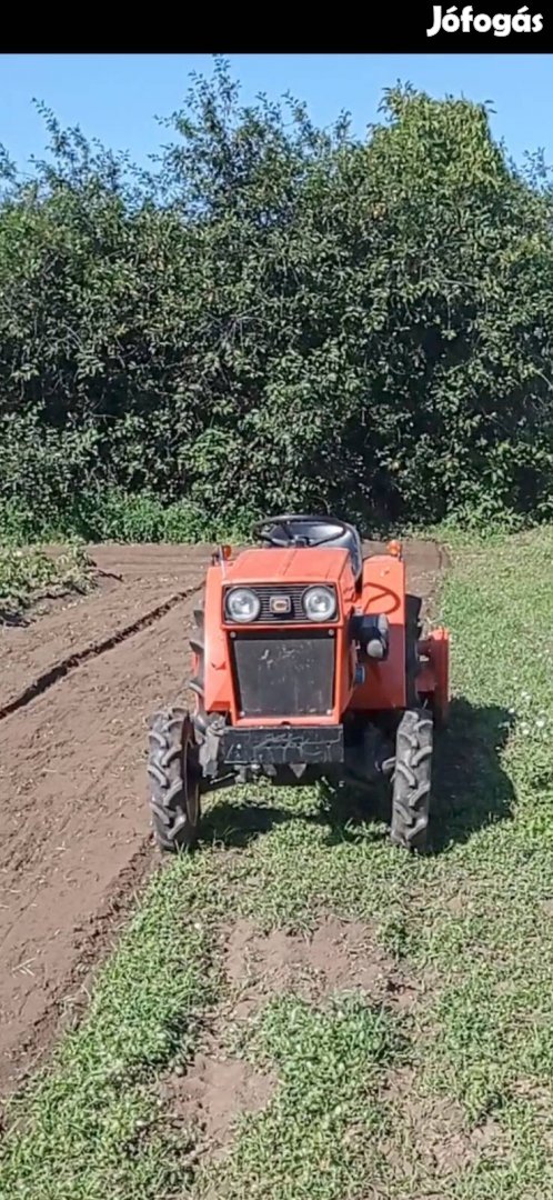 Hinomoto C144-es kistraktor Eladó