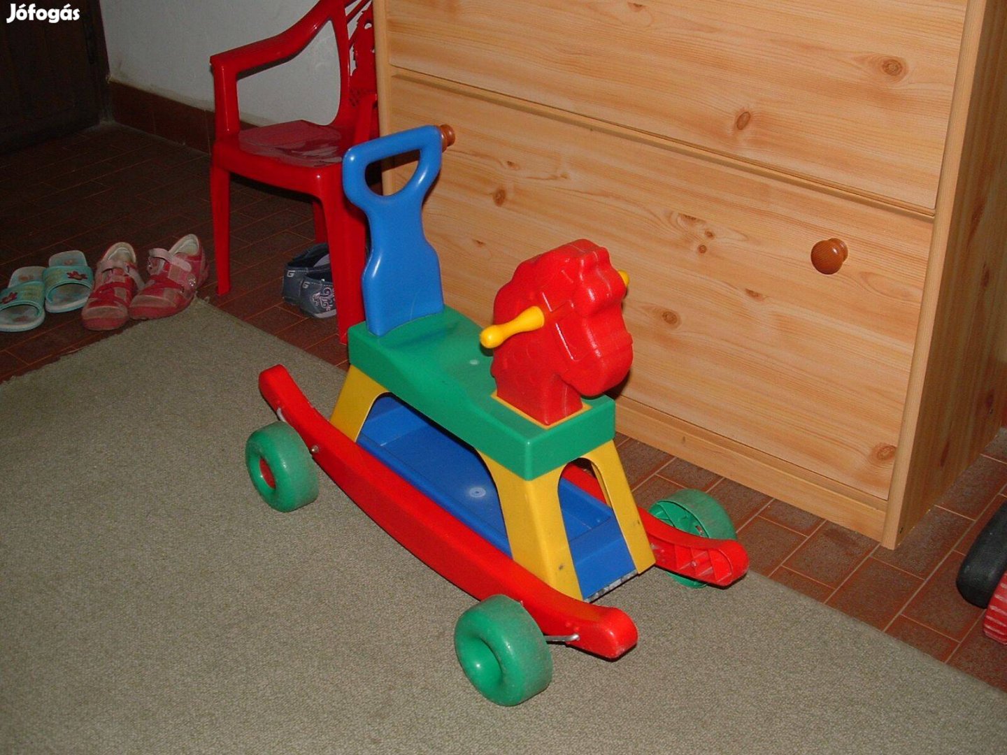 Hintaló és guruló ló egyben