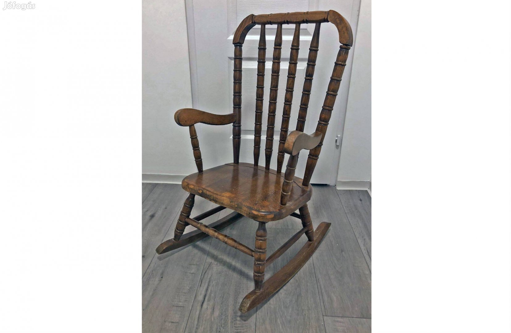 Hintaszék gyereknek faragott tömörfából eladó