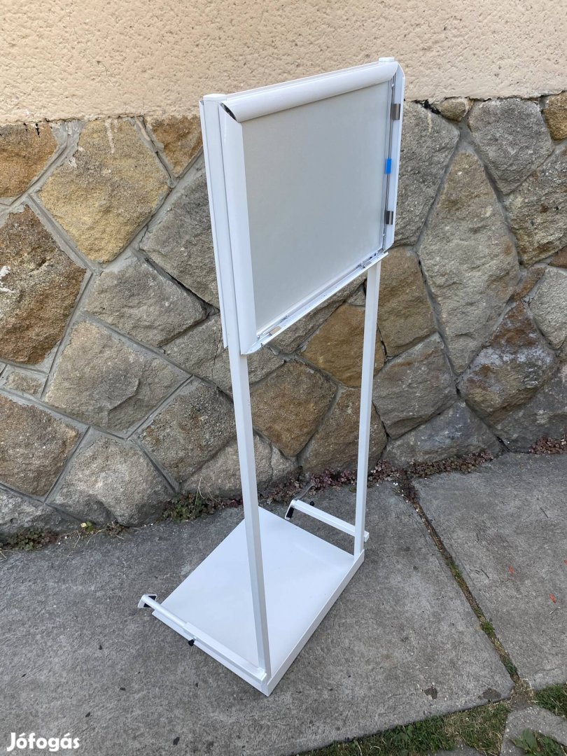 Hirdető tábla , megállító tábla