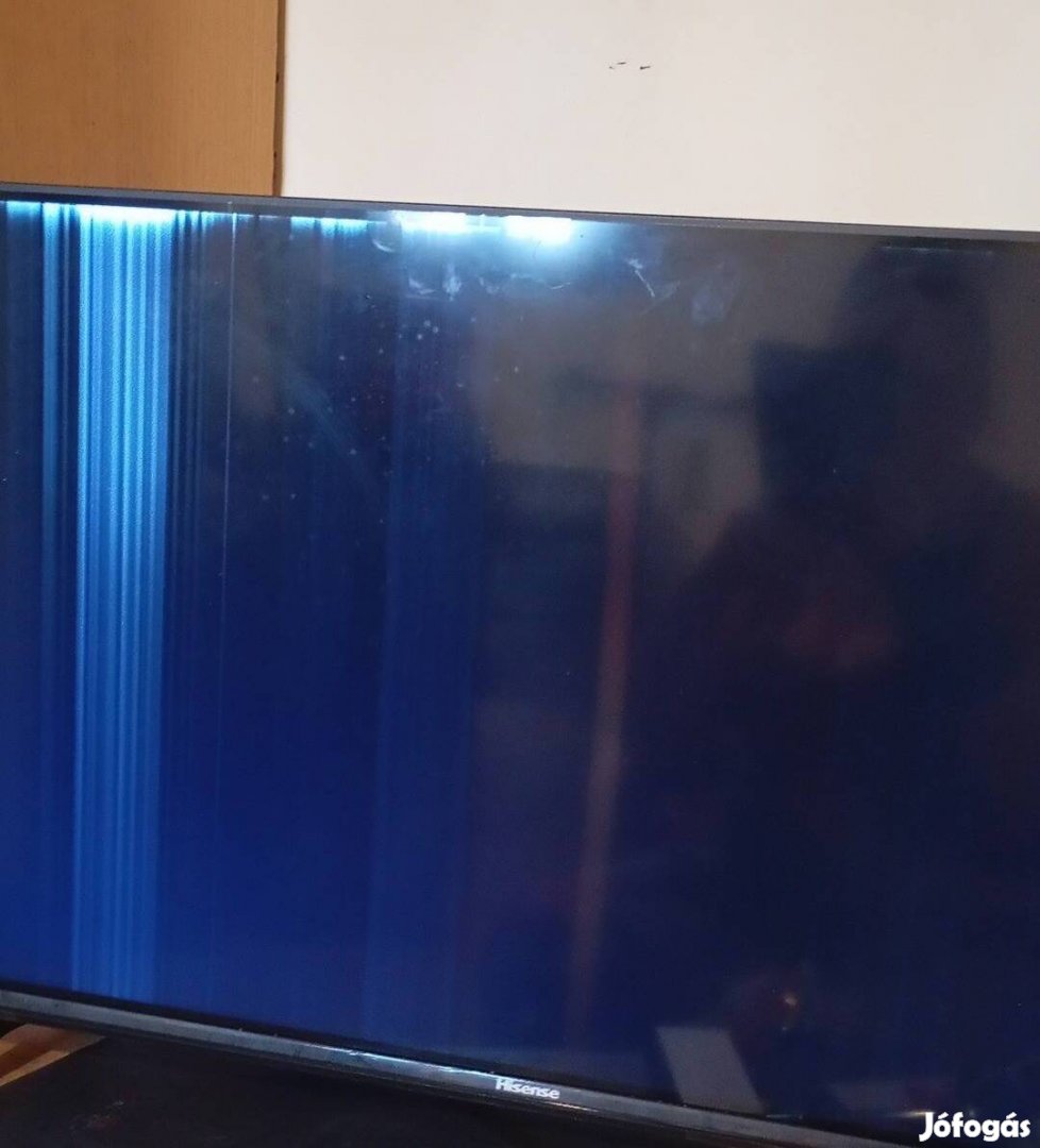 Hisense hibás Tv eladó,bekapcsol,hang van viszont kép csíkos